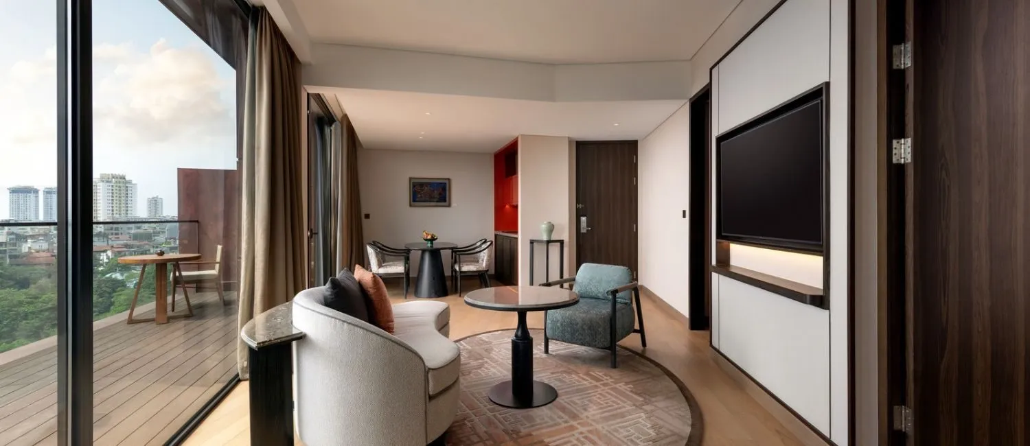 Room comfort with a window bench and coastal hotel light